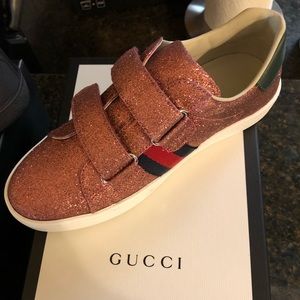 New Gucci shoes size 33. US size 2